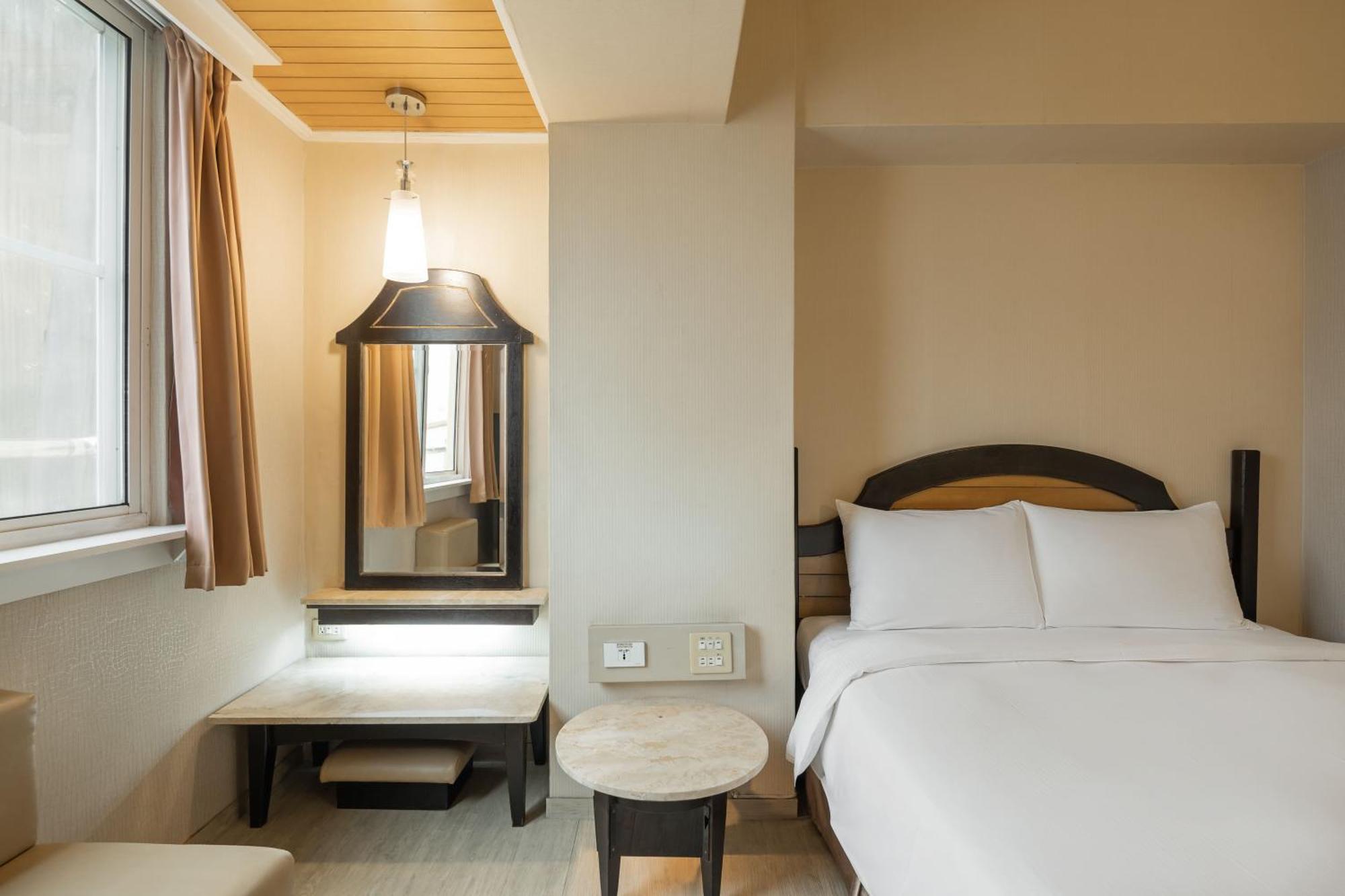 Kindness Hotel Weiwuying Kaohsiung Rom bilde