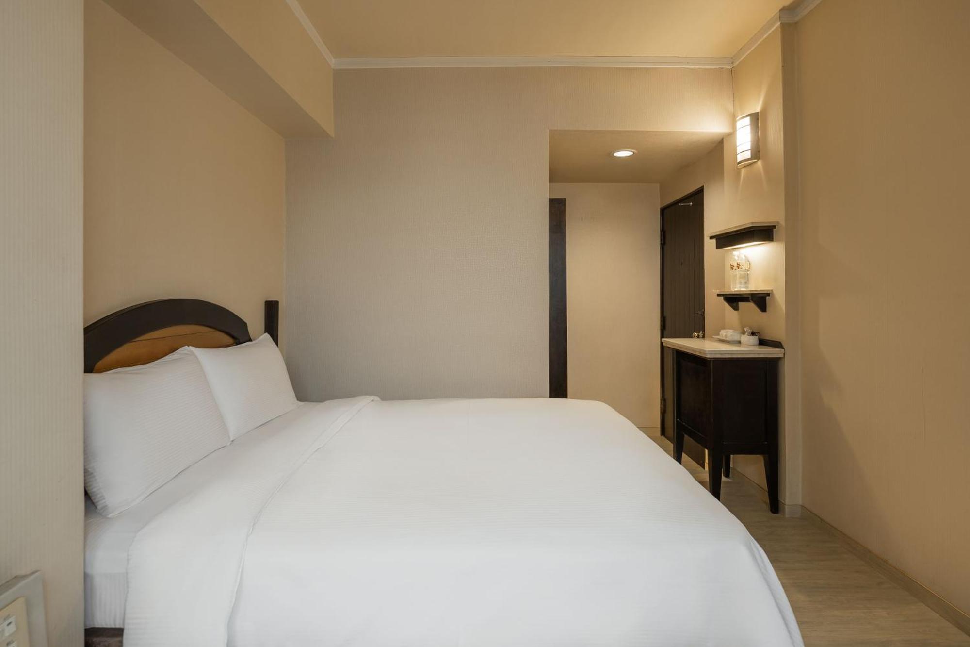 Kindness Hotel Weiwuying Kaohsiung Rom bilde